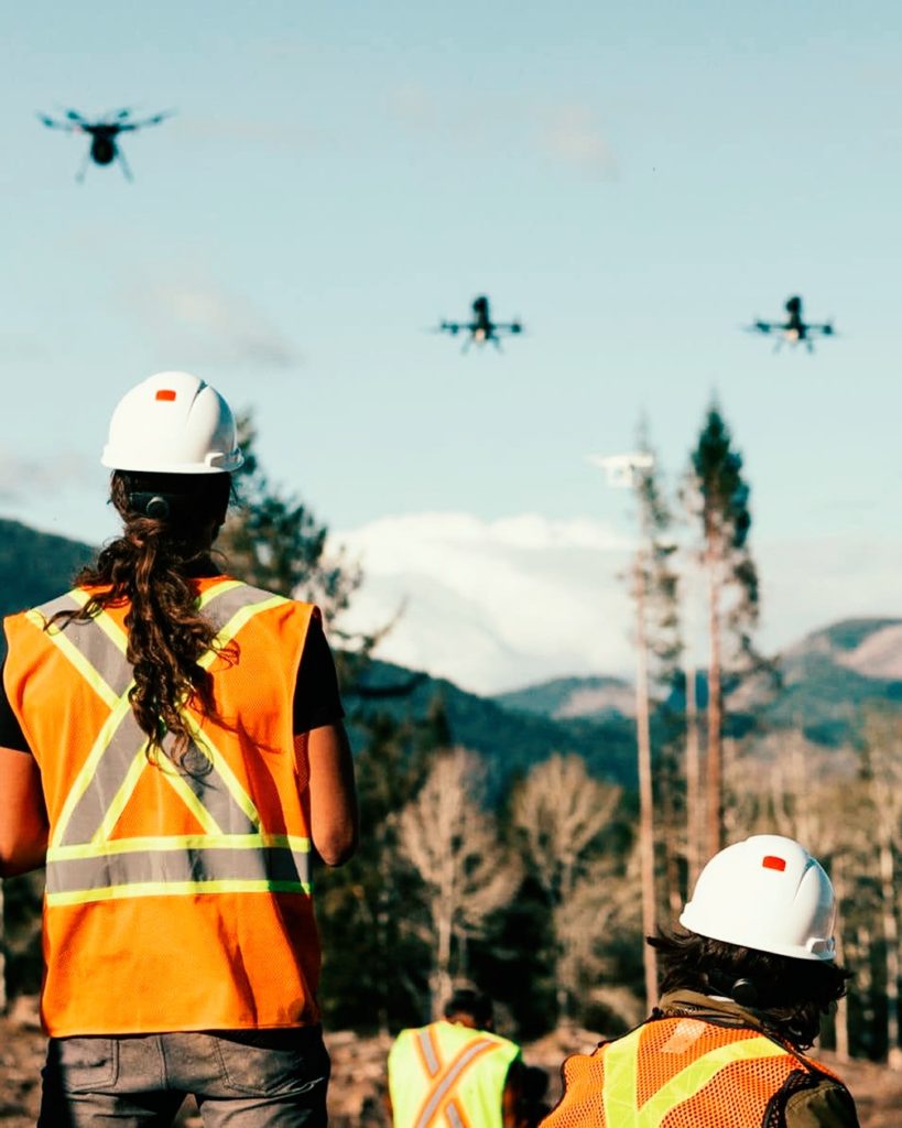 Una empresa canaria añade a los drones un dispensador de semillas